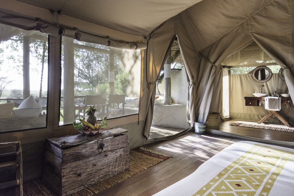 Deluxe Tent photo 3