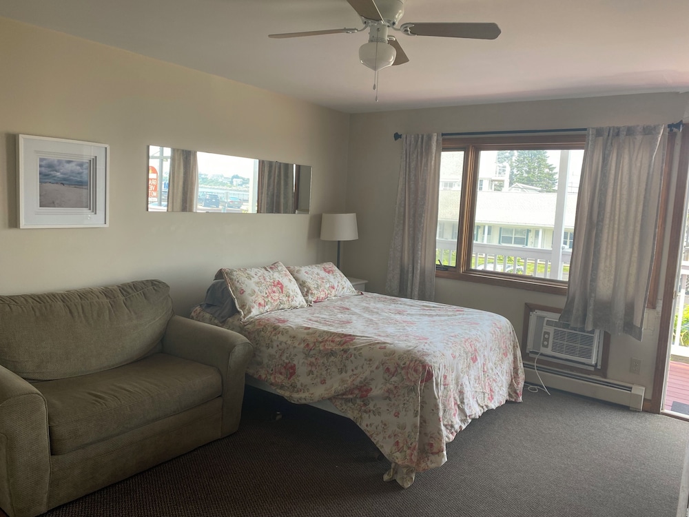 Studio Suite, 1 Bedroom, Kitchen, Ocean View photo 3