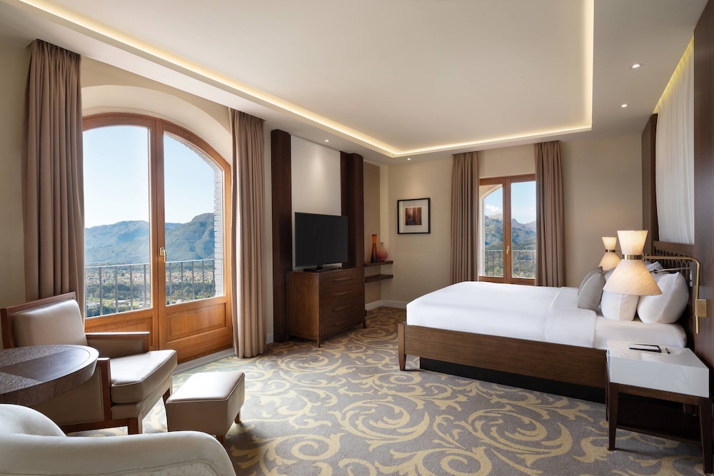 Deluxe Suite, 1 Bedroom, Balcony - Photo 1