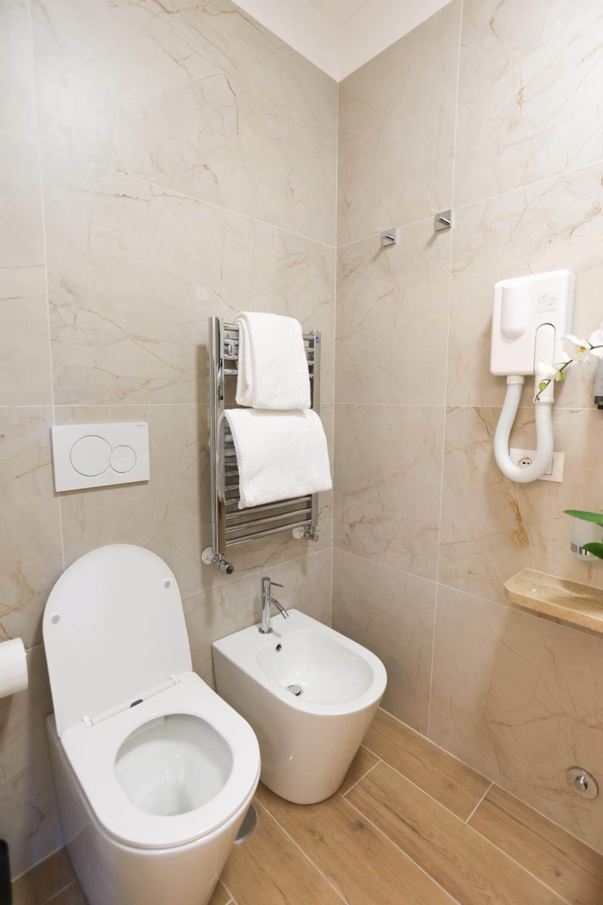 Double Room with Ensuite Private Bathroom