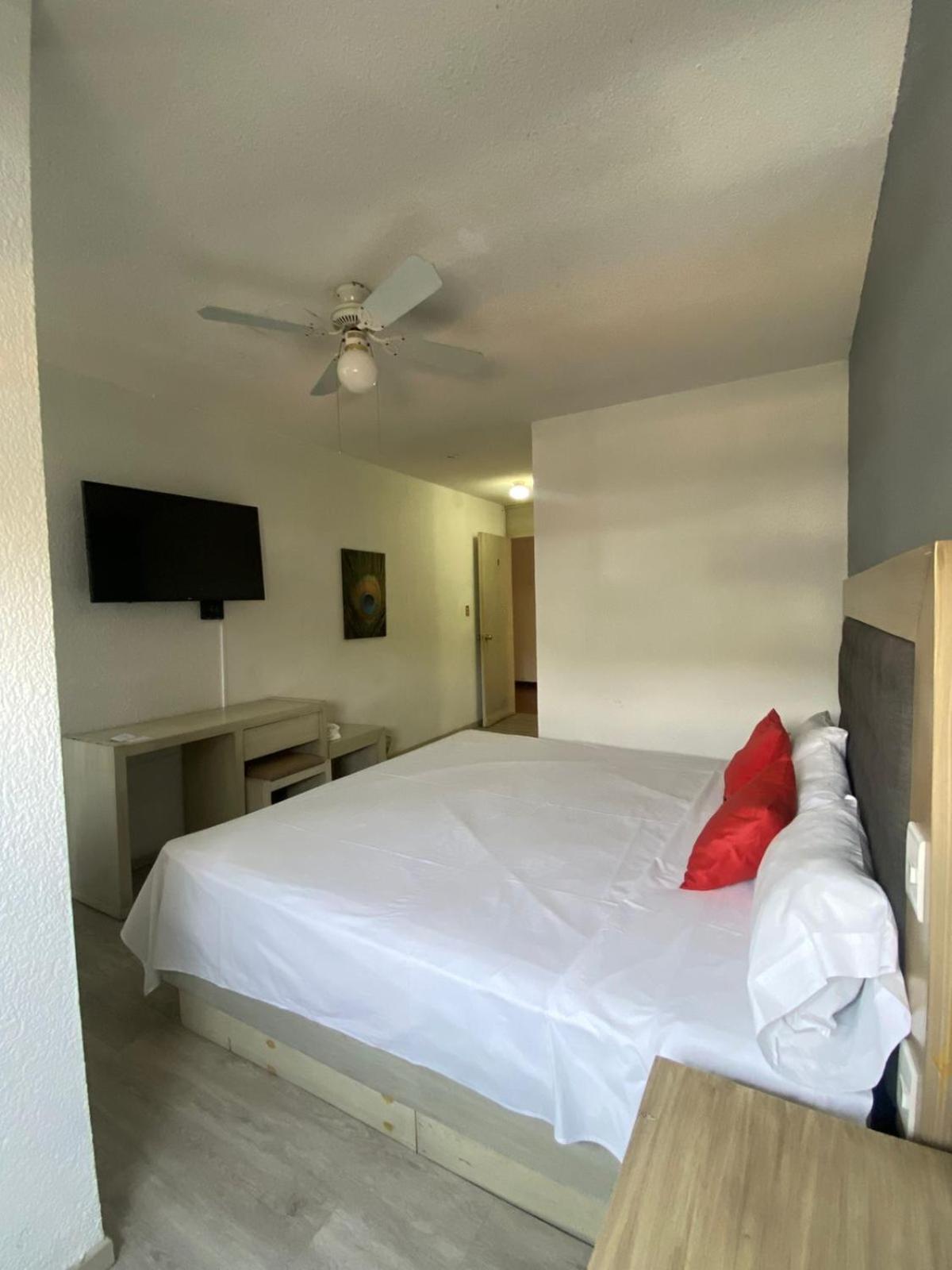 Standard King Room photo 1