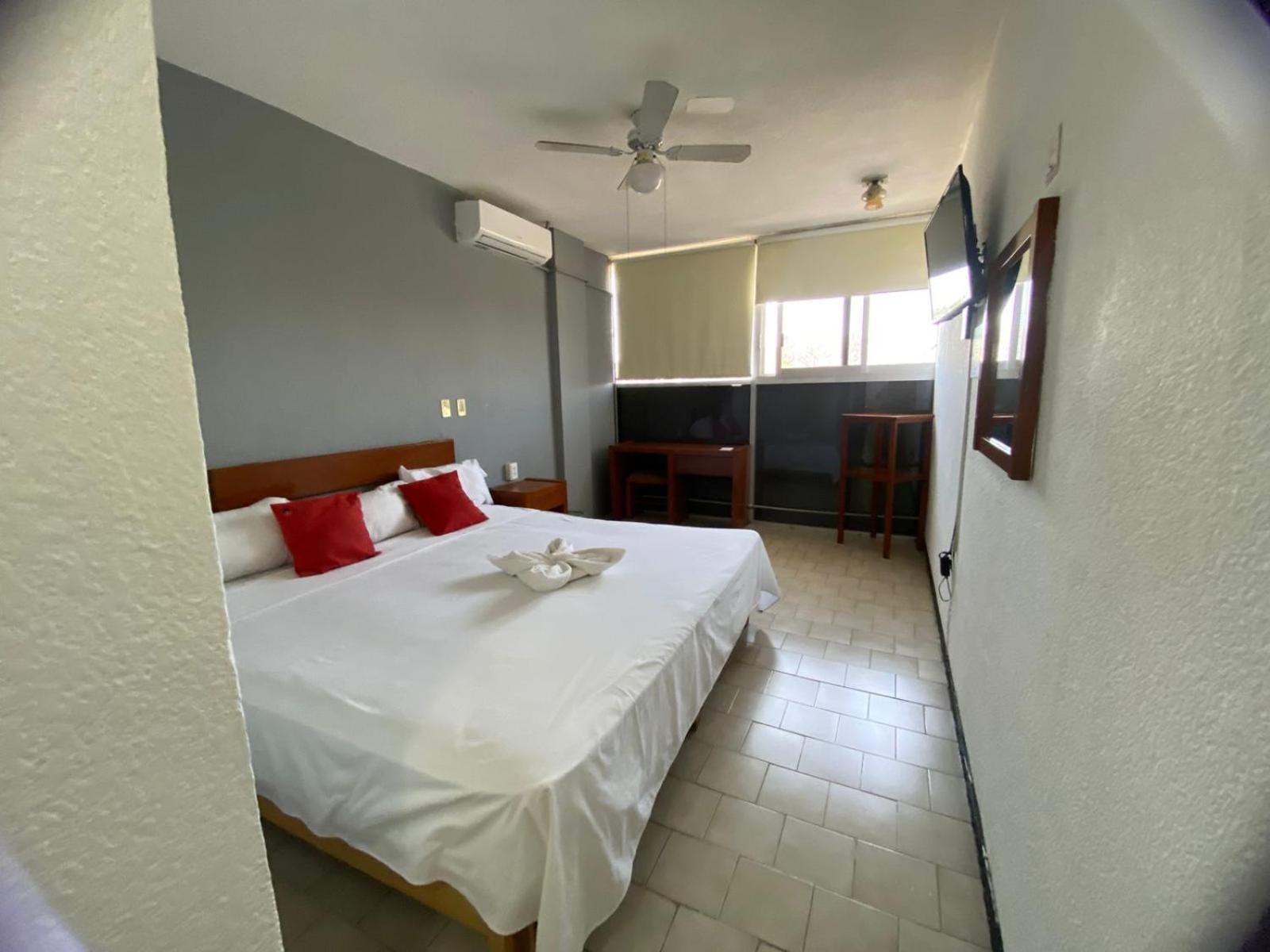 Standard King Room photo 2