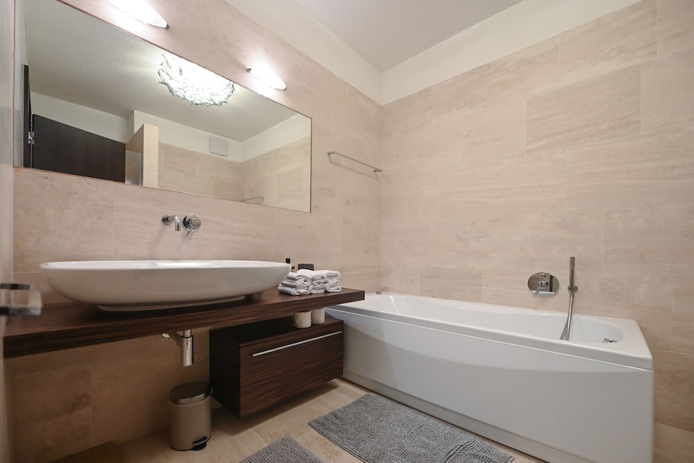 Luxurious Lugano Apartment With City Views, 사진 58