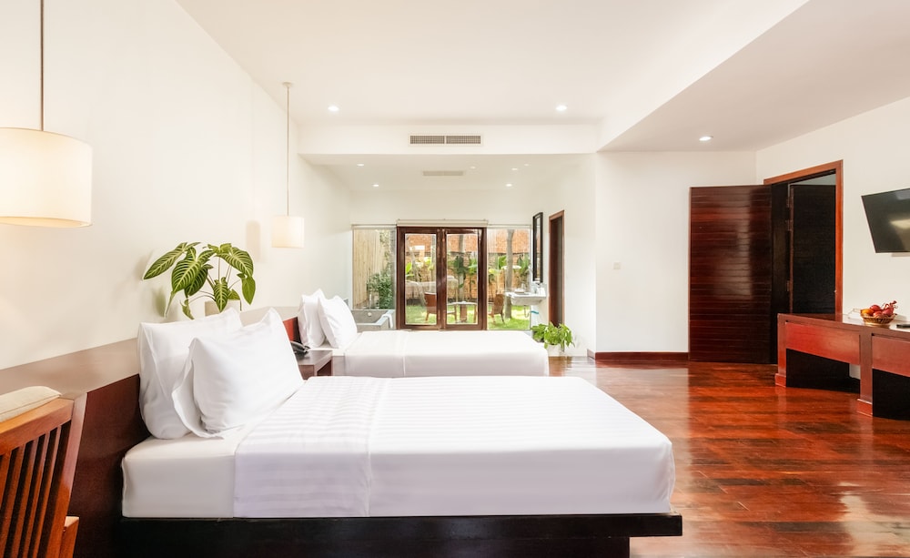 Family Connecting 2 Bedrooms
