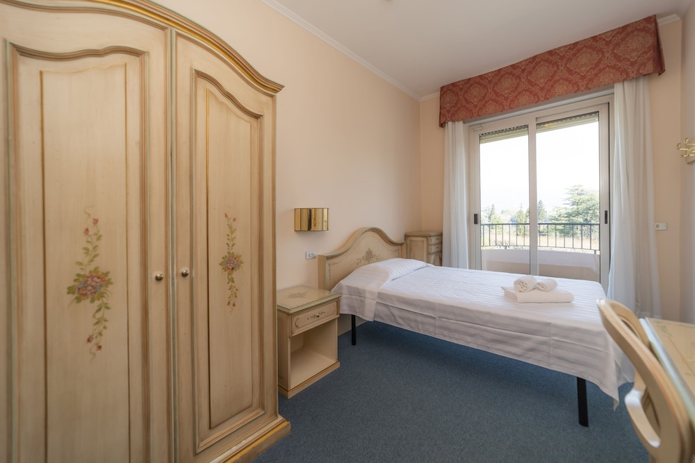Single Room, Balcony