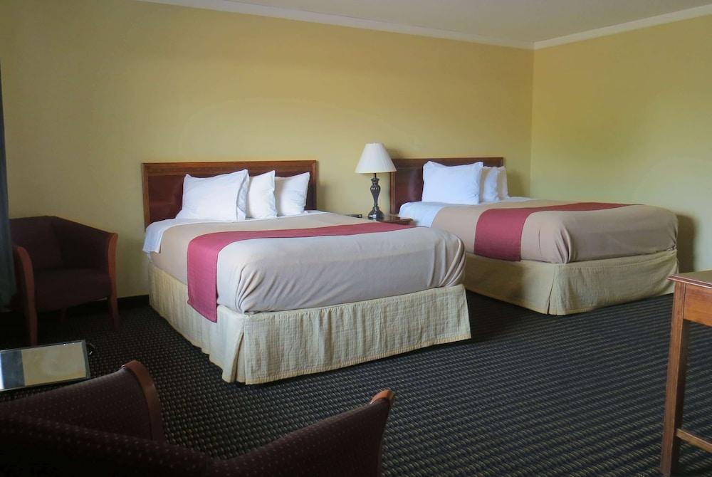 Room, 2 Queen Beds, Non Smoking - Photo 1
