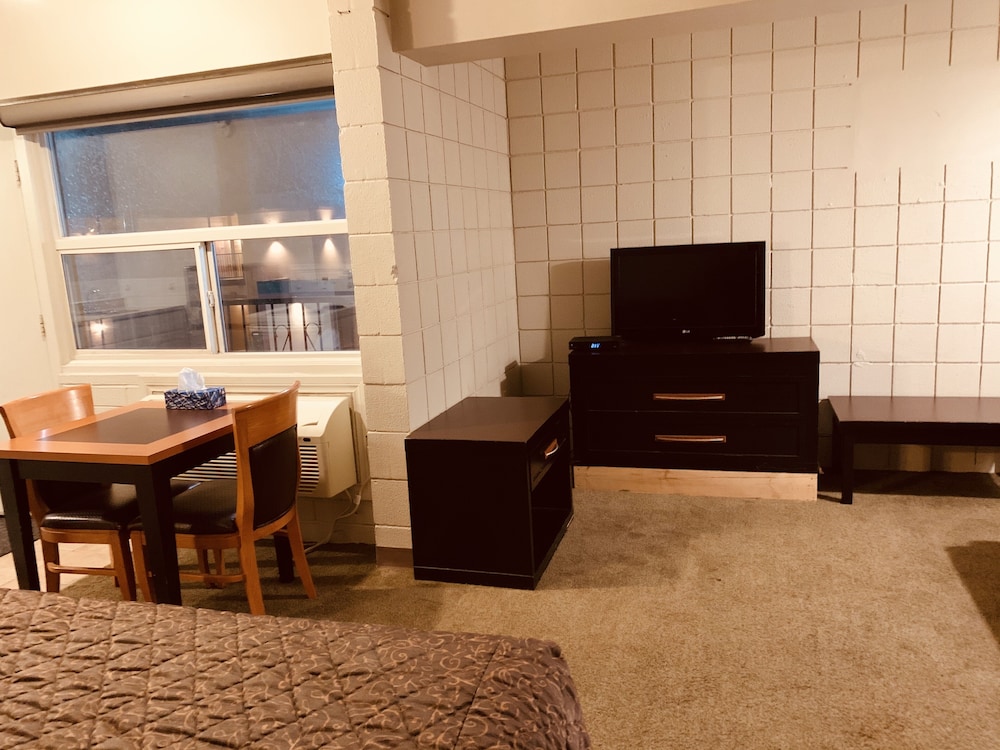 Classic Studio Suite, Non Smoking, Kitchen, photo 6