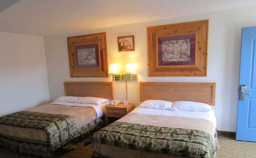 Two queen bed non smoking photo 1