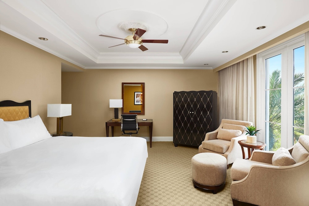 Deluxe Room, 1 King Bed - Photo 5
