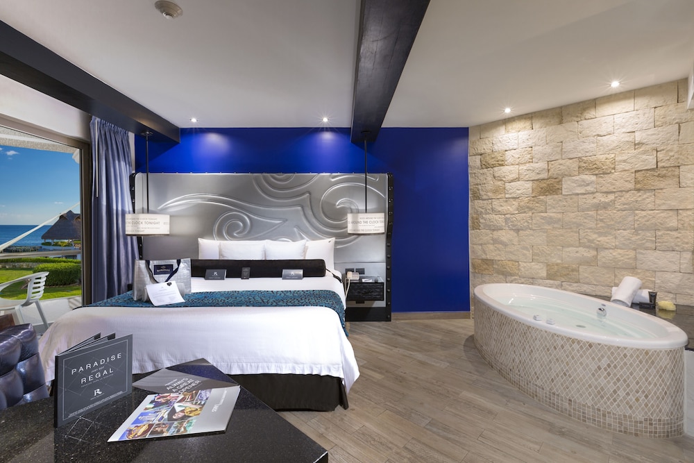 Rock Royalty Level - Deluxe platinum, 1 king bed