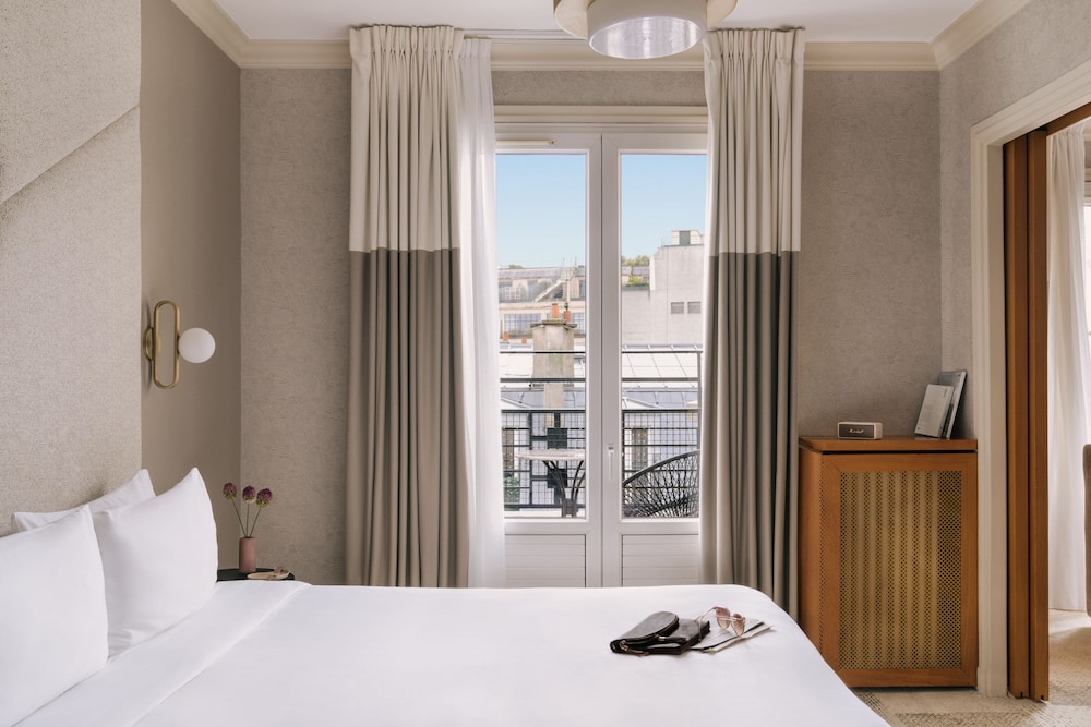 Suite, 1 King Bed With Sofa Bed, Balcony, City View photo 3