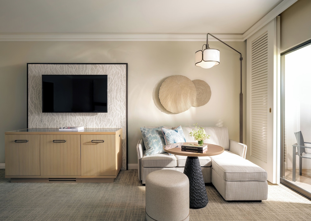 Fairmont Garden View King Accessible Roll-in-shower, Newly Renovated