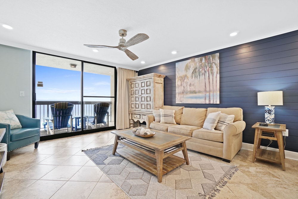 One Bedroom Condo With Sea View (1208)