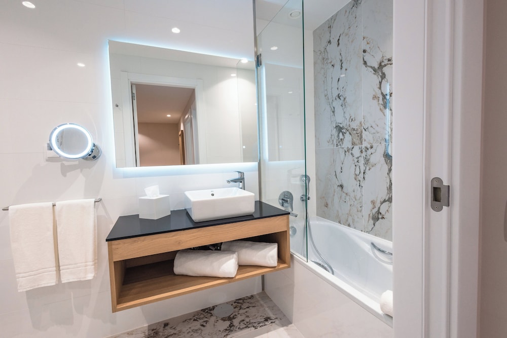 Suite, 1 Bedroom - Photo 5