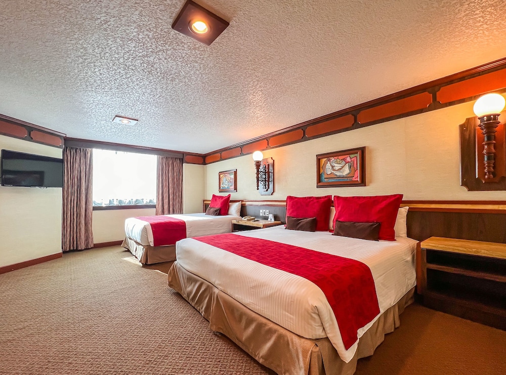 Premium Suite, 2 Double Beds (4 Occupants) photo 1