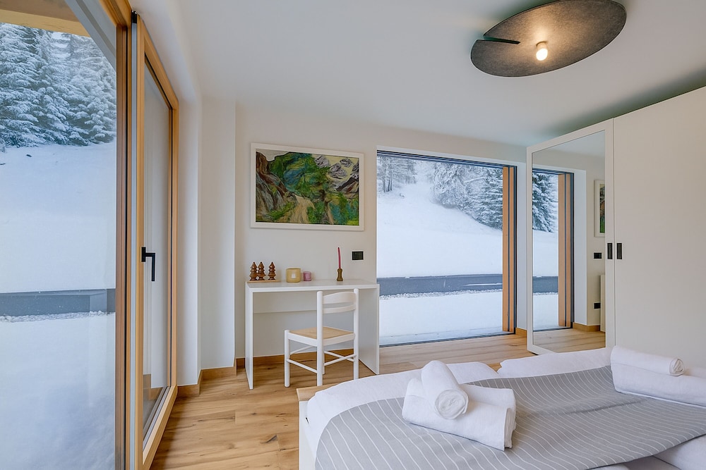 Family Apartment, Multiple Bedrooms, 2 Bathrooms, Mountainside (Edelweiss)