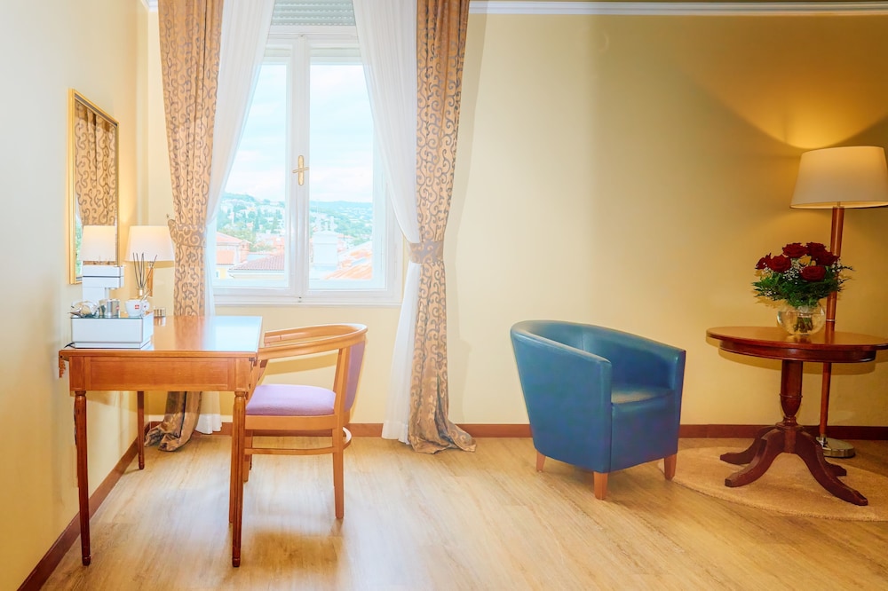 Deluxe Double or Twin Room, Balcony, Sea View - Photo 4