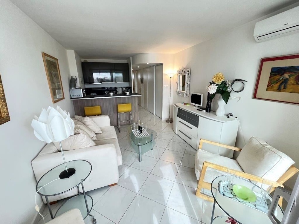 Luxury Club Apartment Only 2 Couples / Night