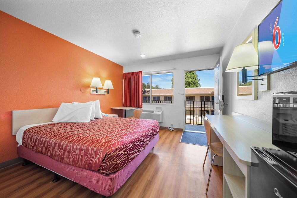Standard Suite, 1 Queen Bed, Non Smoking photo 1