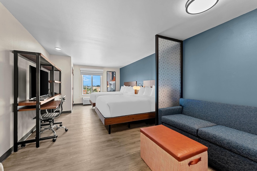 Suite, 2 Queen Beds, Non Smoking