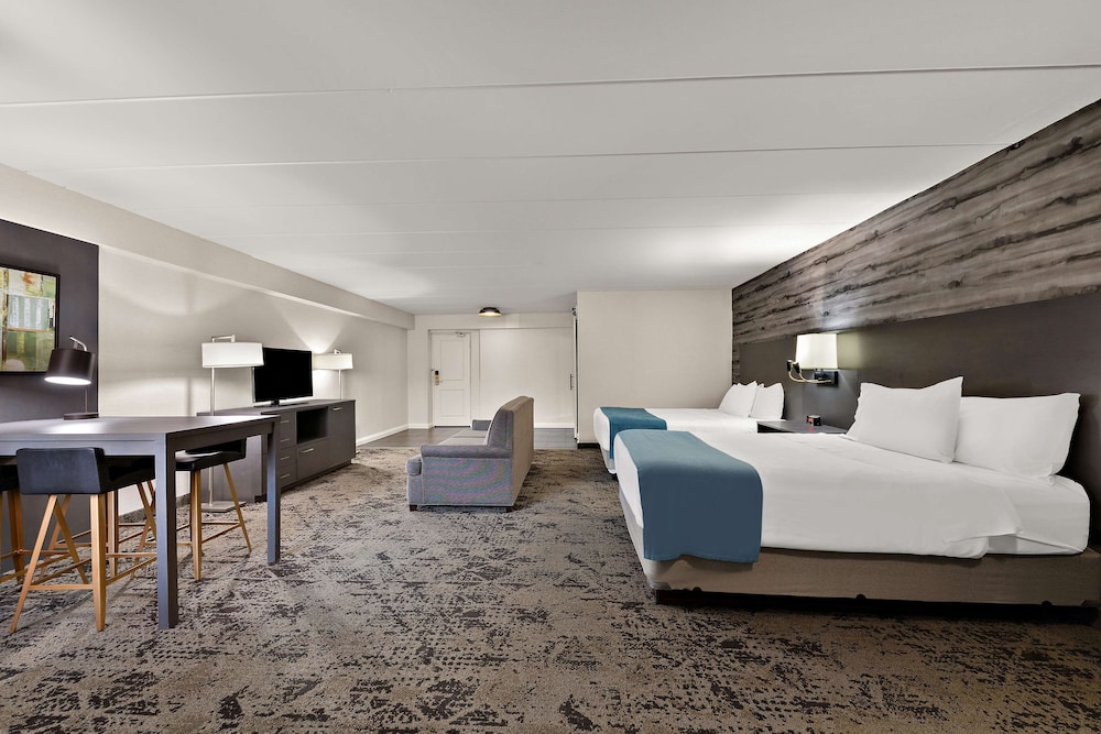 Standard Room, 2 Queen Beds, Non Smoking, Kitchenette (Walk-In Shower;Larger Room) photo 3