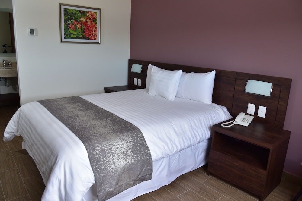 Standard Room, 1 Queen Bed