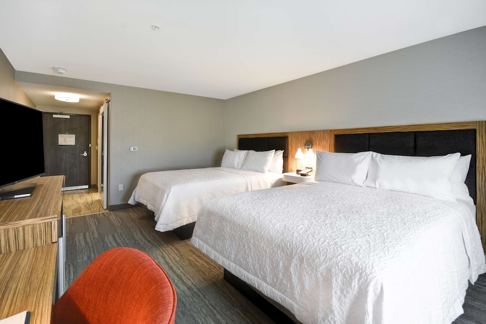 Room, 2 Queen Beds, Accessible, Bathtub - Photo 1