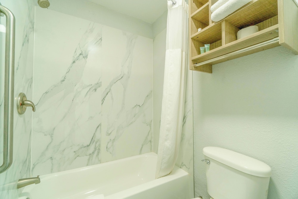 Room, 2 Queen Beds, Non Smoking - Photo 11