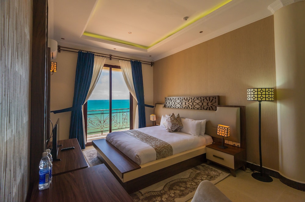 Superior Room, 1 King Bed, Ocean View photo 2