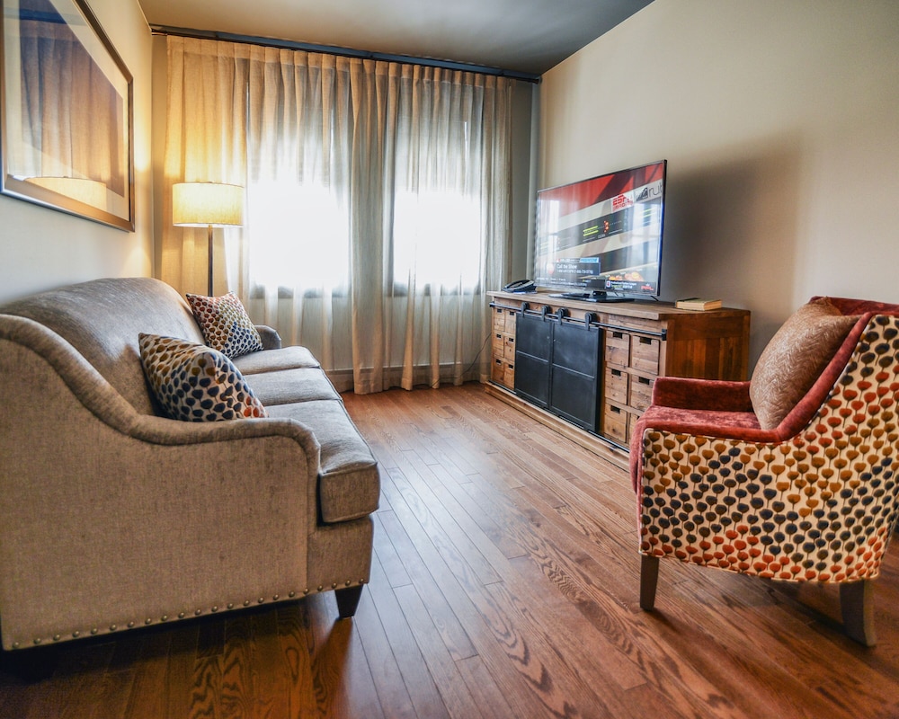Premier Suite, 1 King Bed, Non Smoking photo 3