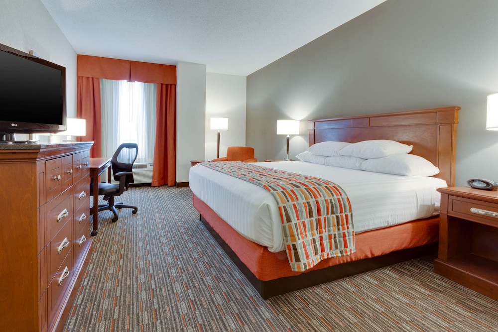 Drury Inn & Suites St. Louis/O'Fallon, IL