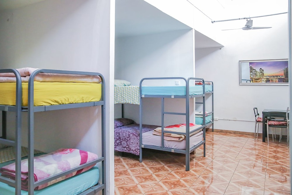 Family Room, Multiple Beds, Shared Bathroom photo 2