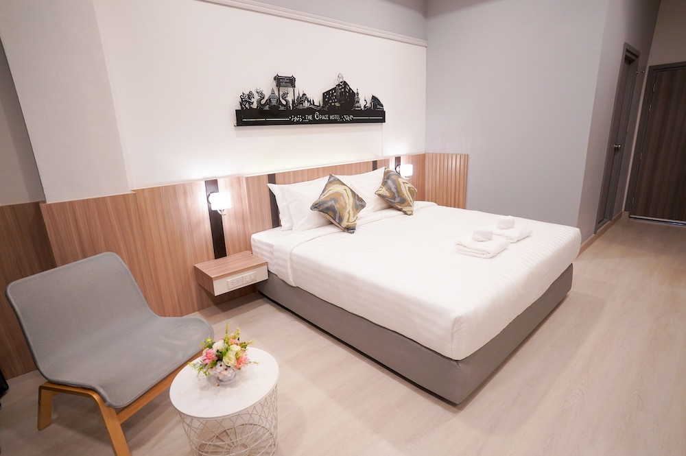 Premier Double Room, 1 King Bed photo 2