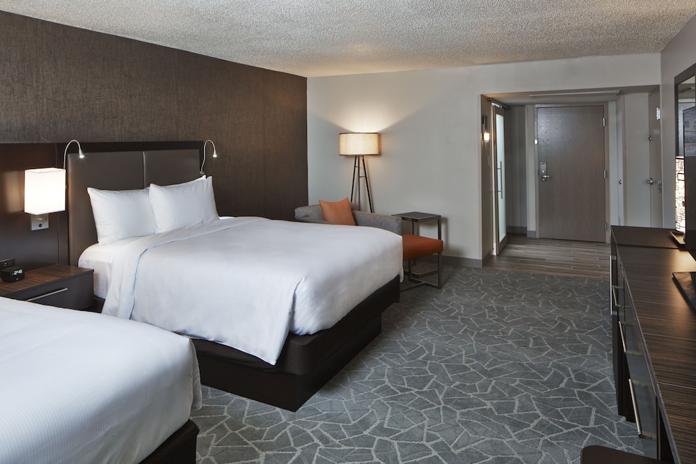 Room, 2 Queen Beds, Accessible, Bathtub (Mobility & Hearing) - Photo 5