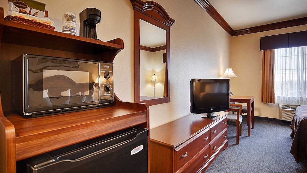 Standard Room, 1 Queen Bed, Non Smoking, Refrigerator