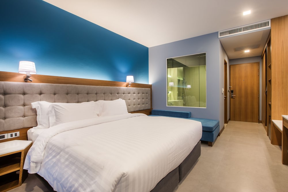 Deluxe Room with Balcony photo 2