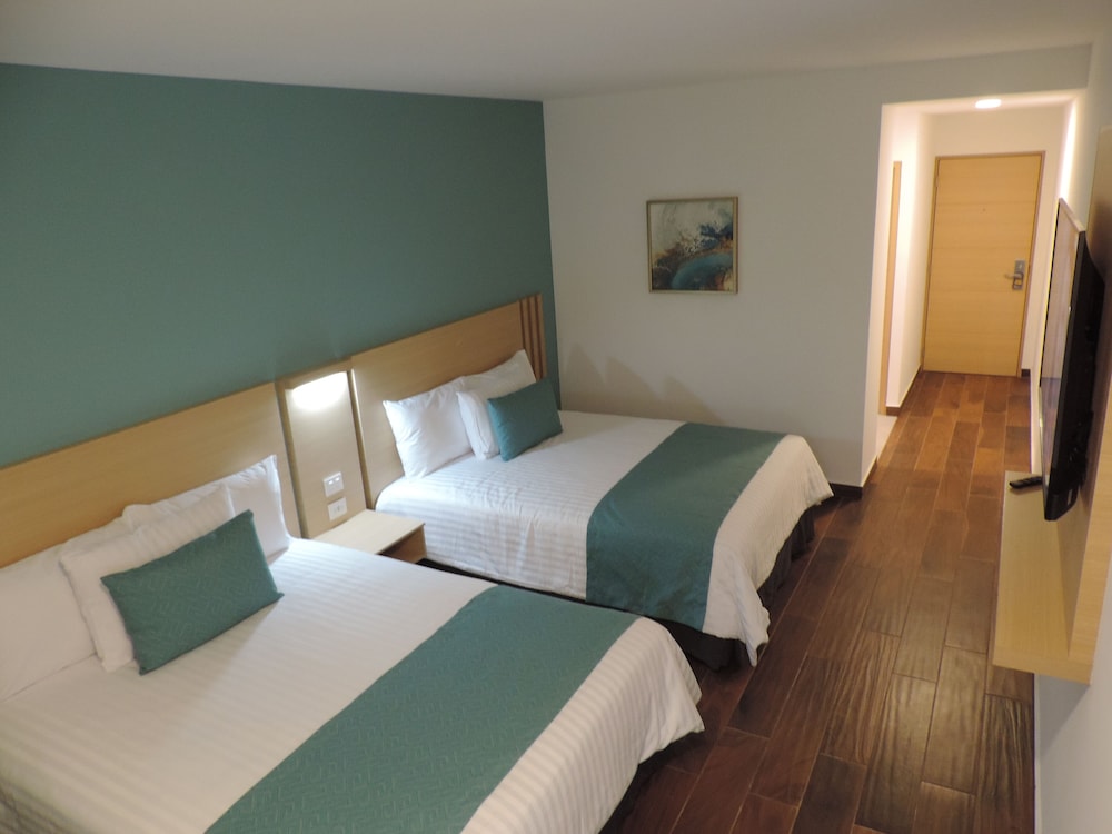 Standard Double Room, 2 Queen Beds - Photo 7