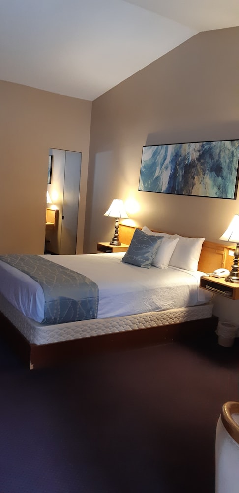 Queen Room photo 2