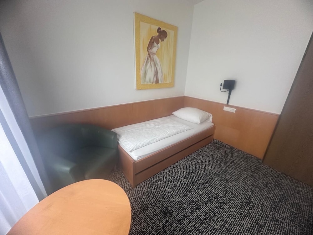 Premium Single Room, 1 Twin Bed, River View photo 3