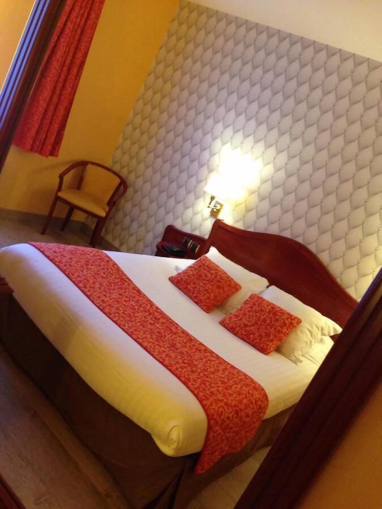 Deluxe Double or Twin Room (Charlemagne) photo 2