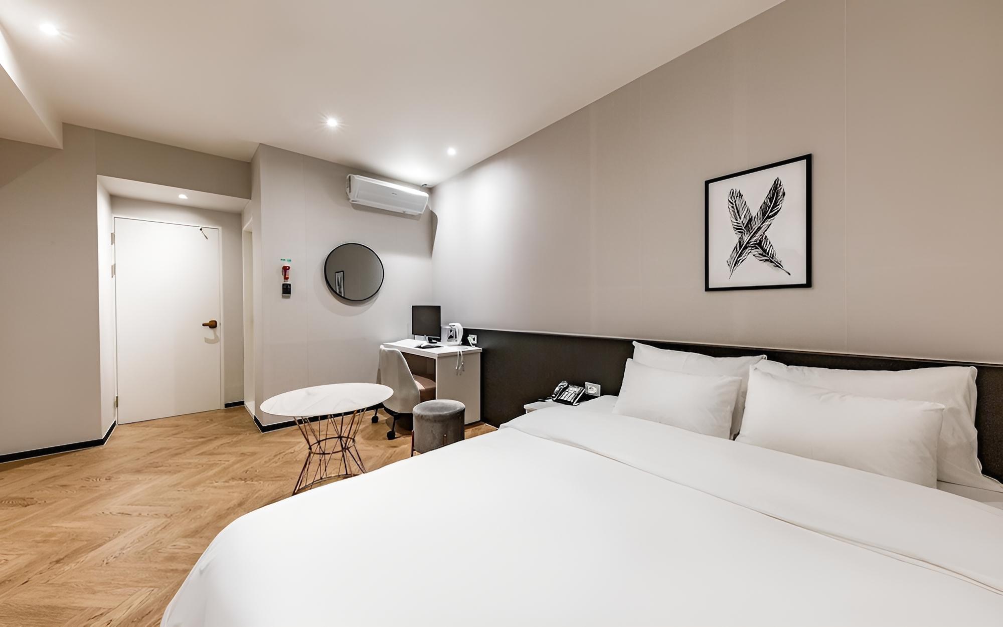 Room (VIP B Content (Non-smoking OTT Style)