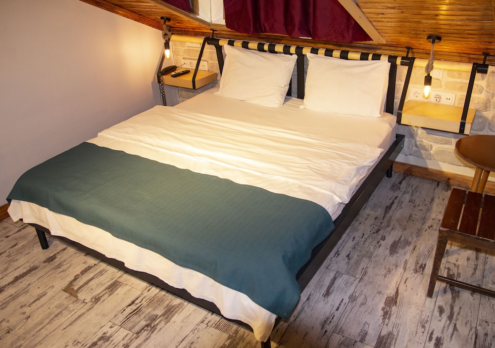 Economy Double Room (Attic) photo 3