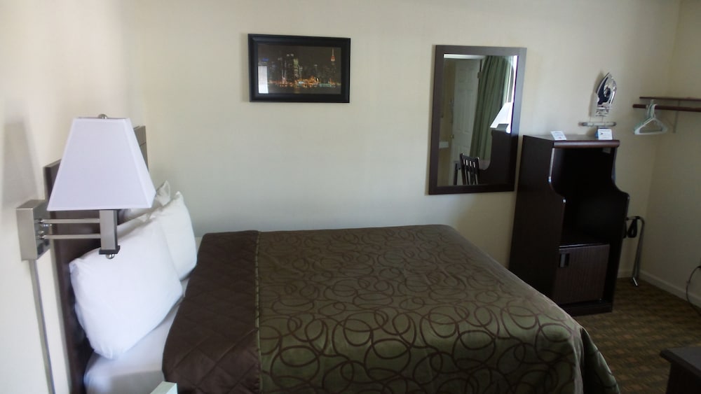 Standard Room, 1 Queen Bed photo 3