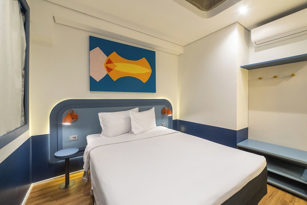 Available room thumbnail 5