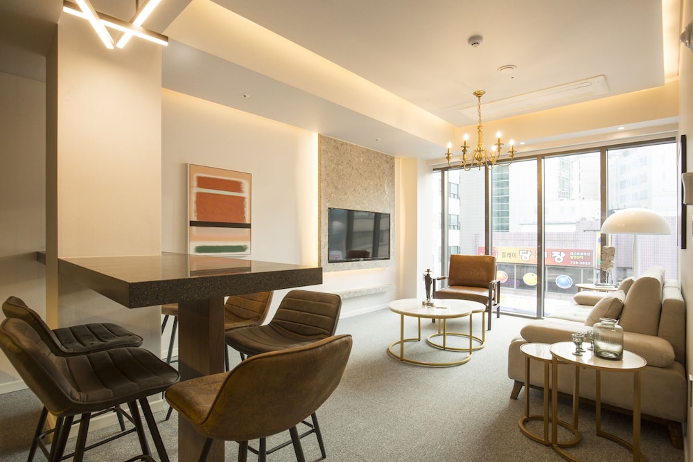 Main Building Suite (Randomly Selected) - Photo 16