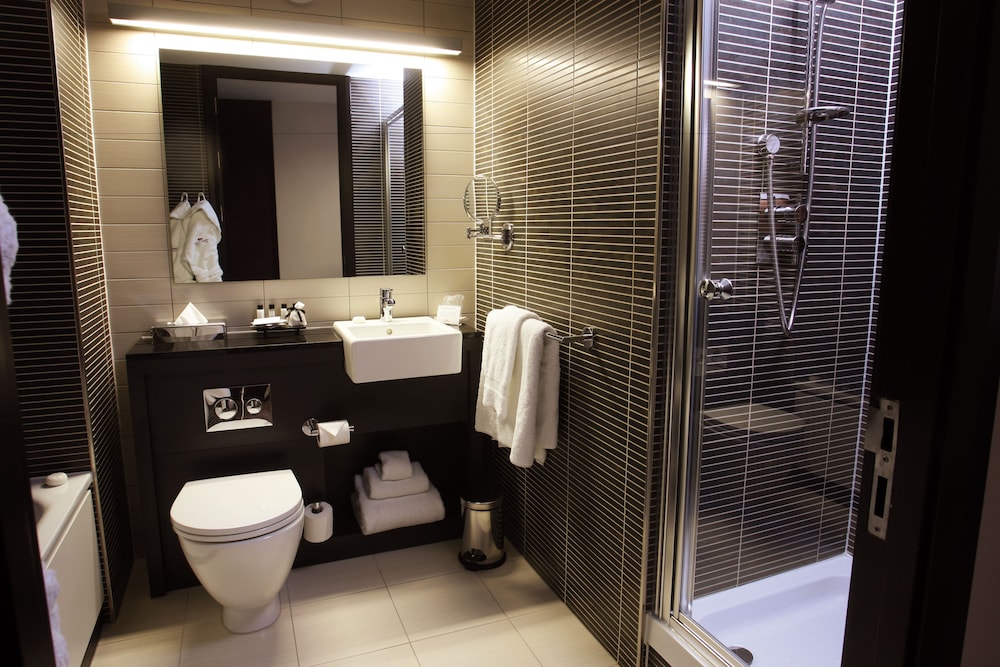 Standard Room, 1 King Bed (Upgraded, High Floor) - Photo 3