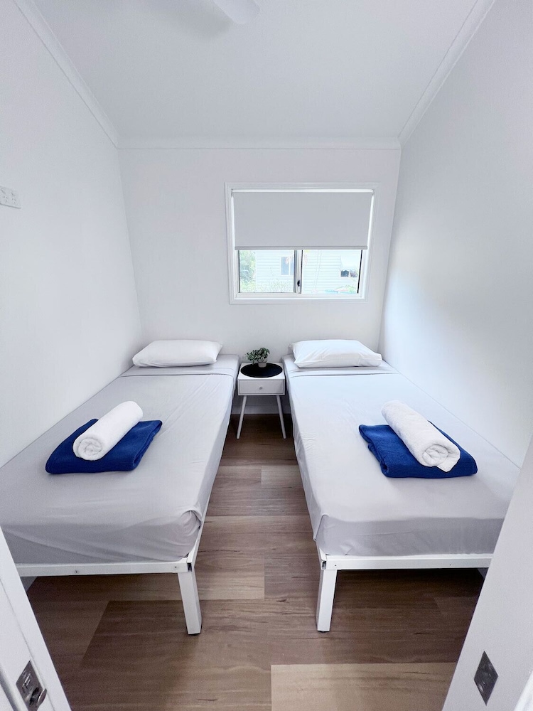Cabin, 2 Bedrooms, Ocean View - Photo 3