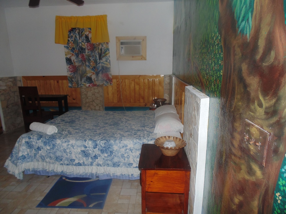 Standard Room, 1 Queen Bed photo 2