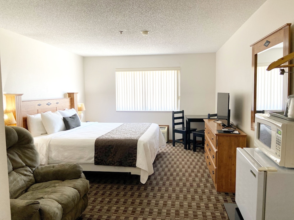 Standard Room, 1 King Bed photo 3
