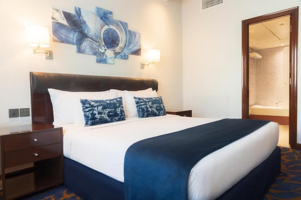 Executive Suite, 3 Bedrooms (Comp Transfer to Bluewater & JBR)